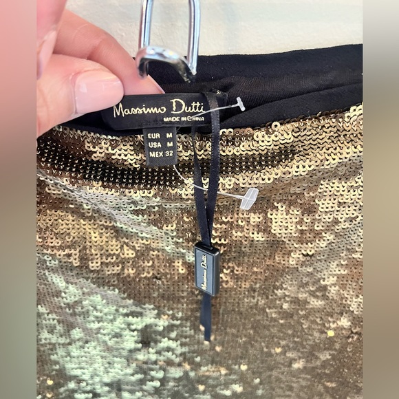 NWT Bronze sequin mini! Size M. So cute! 💛 - Picture 2 of 6